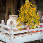 第1月 ダグー月(3月から4月頃)
ダジャンで水をかけあいながら「雨が降らないかな」と言うのが枕詞。
この時期に咲くミャンマー人が愛してやまないパダウは雨の降った翌日にしか花を咲かせないから。
そして、たった1日で枯れてしまう。
パダウが咲くといたる所に飾られ、あたりは山吹色に染まる。
マンダレー地域チャウパダウン