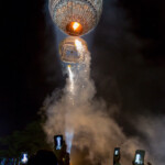 第8月 ダザウンモン月(10月から11月頃)
いろいろな形をした熱気球に花火を積み、夜空に飛ばす「ミーポンピャン」はテレビ中継もされる人気のお祭。
シャン州タウンジー