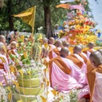 第12月 ダバウン月(2月から3月頃)
この時期、砂で仏塔を作り厄払いをする「テーポンゼディープェ」が川辺や海など砂のある場所でおこなわれる。
モン族が多く暮らすモン州ではダバウン月ではなくダディンヂュ月におこなわれていた。
尼僧たちが楽しげに砂仏塔を1時間ほどかけて作り上げ、そして読経していた。
モン州セッセ